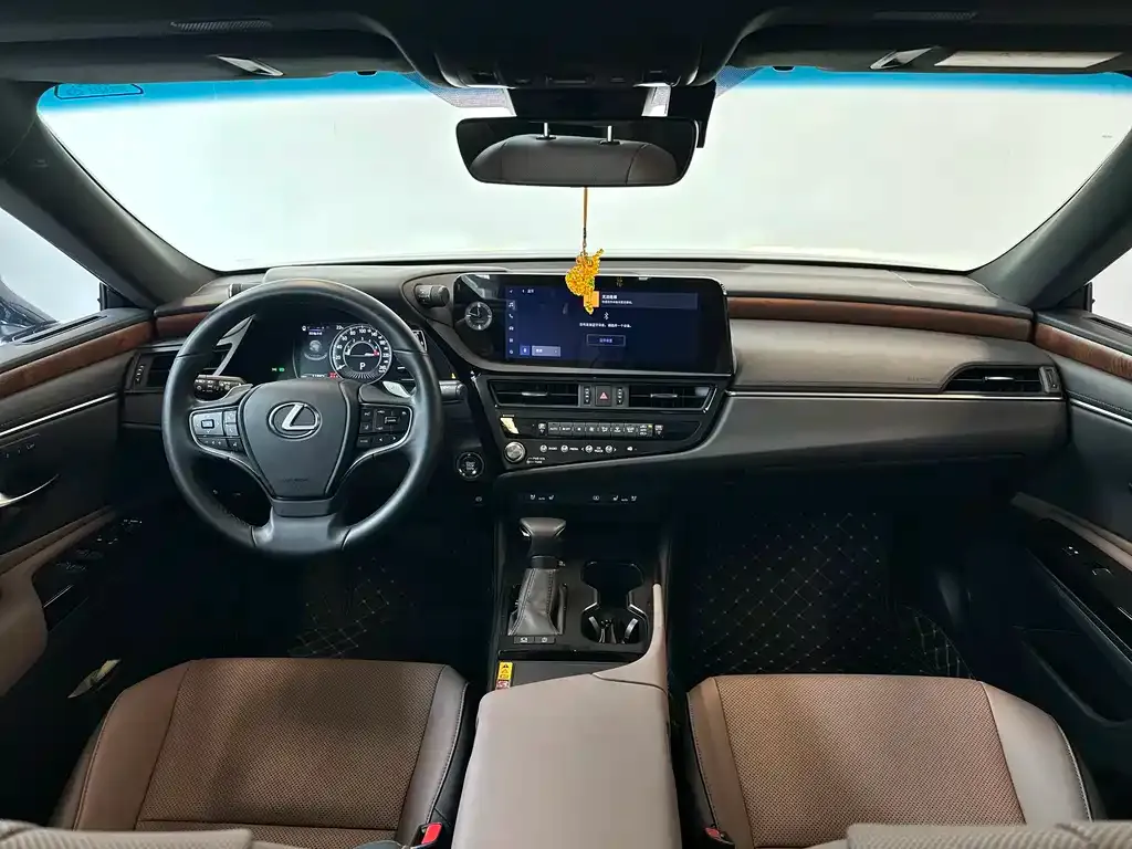 Lexus ES — фото 10