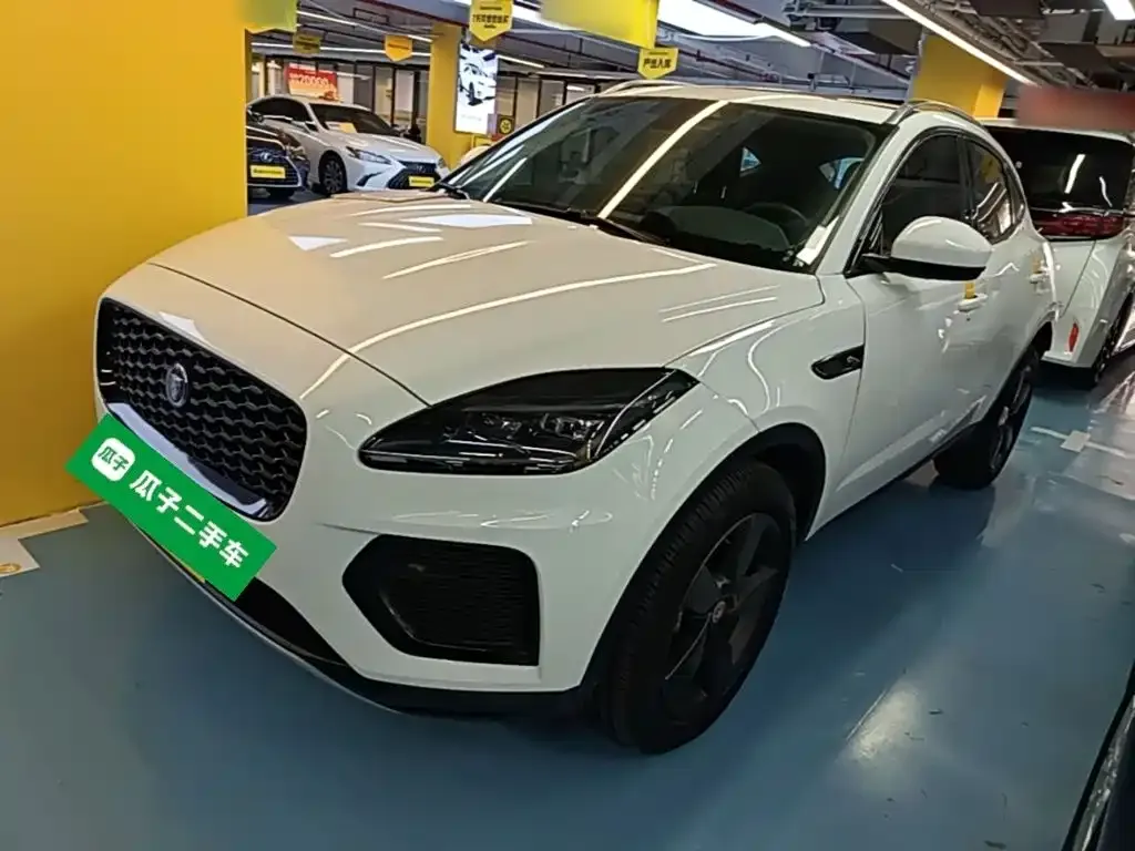 Jaguar E-PACE — фото 1