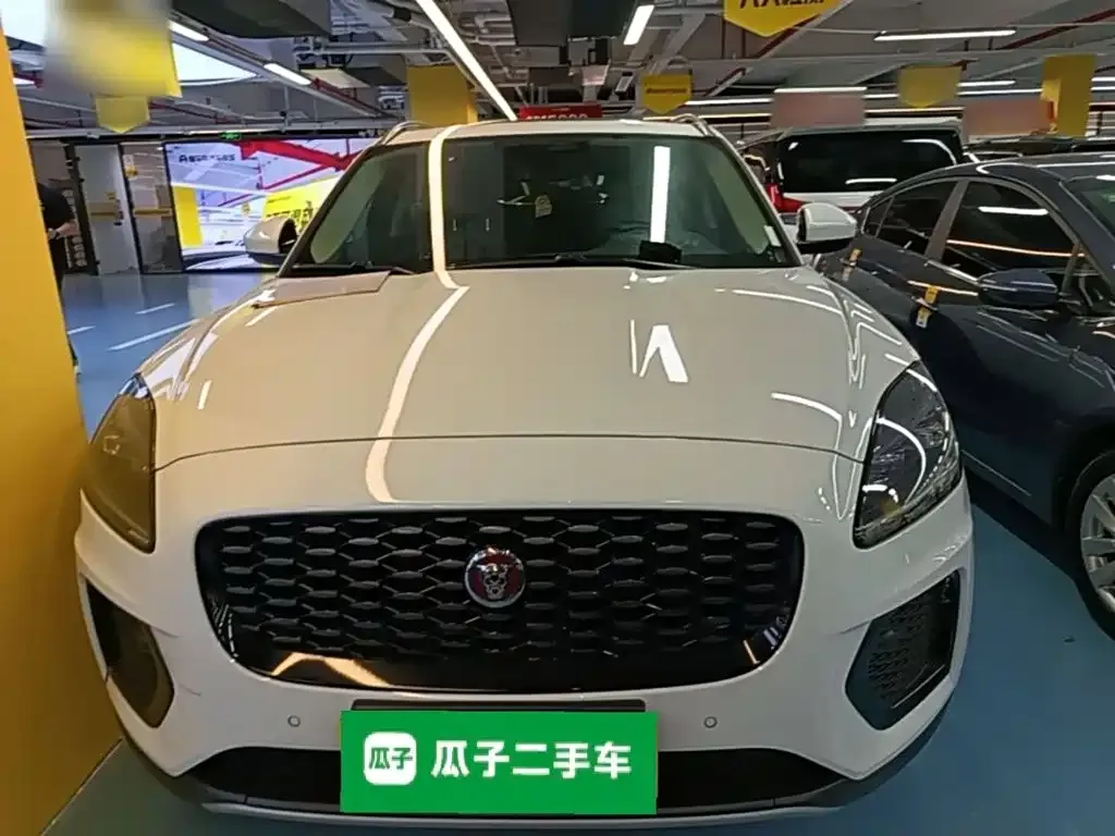 Jaguar E-PACE — фото 10