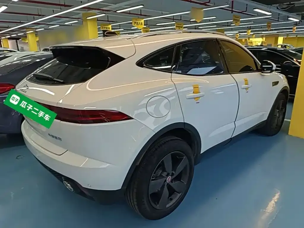 Jaguar E-PACE — фото 7
