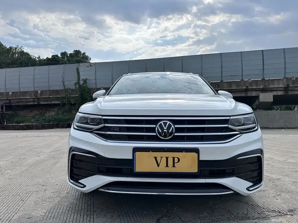 Volkswagen Tiguan L — фото 6