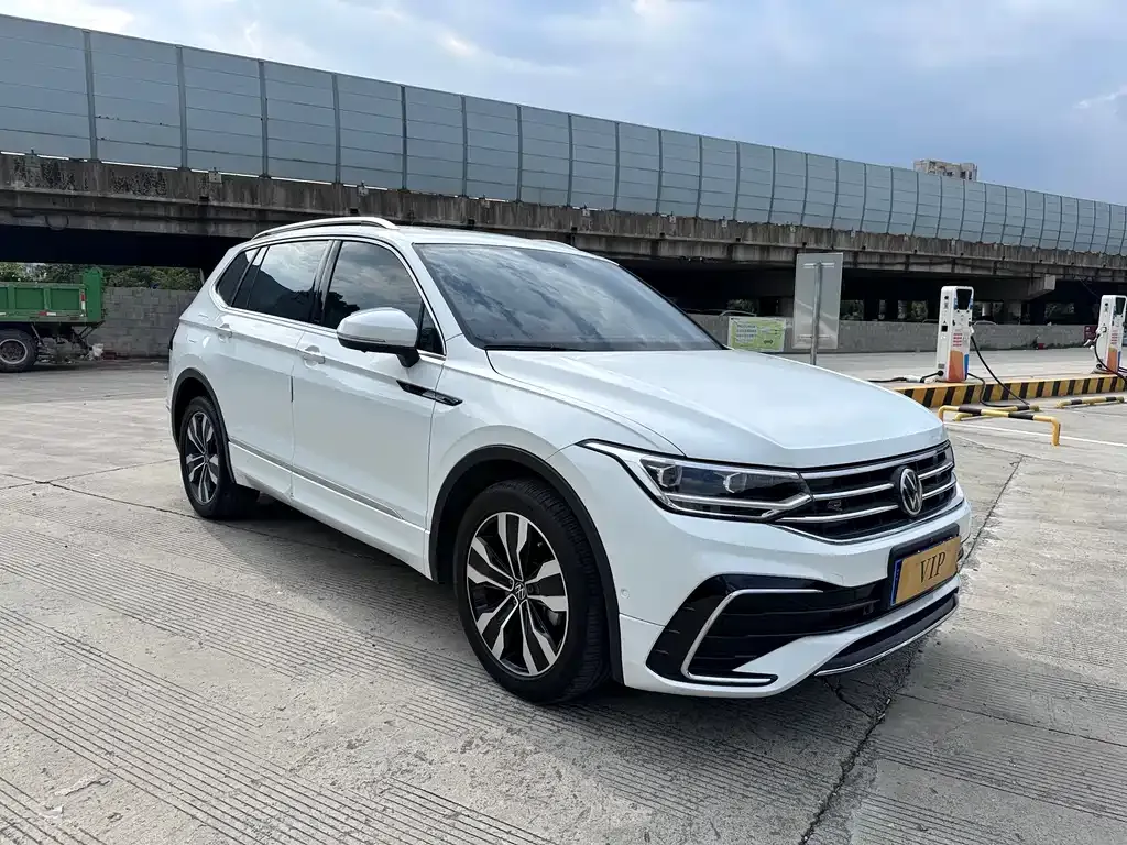 Volkswagen Tiguan L — фото 4