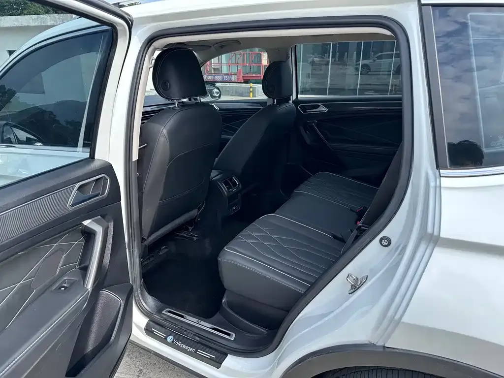 Volkswagen Tiguan L — фото 3