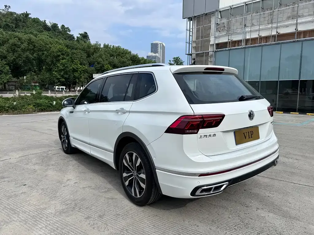 Volkswagen Tiguan L — фото 7