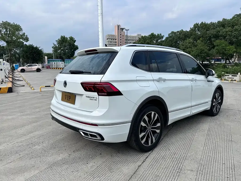 Volkswagen Tiguan L — фото 9