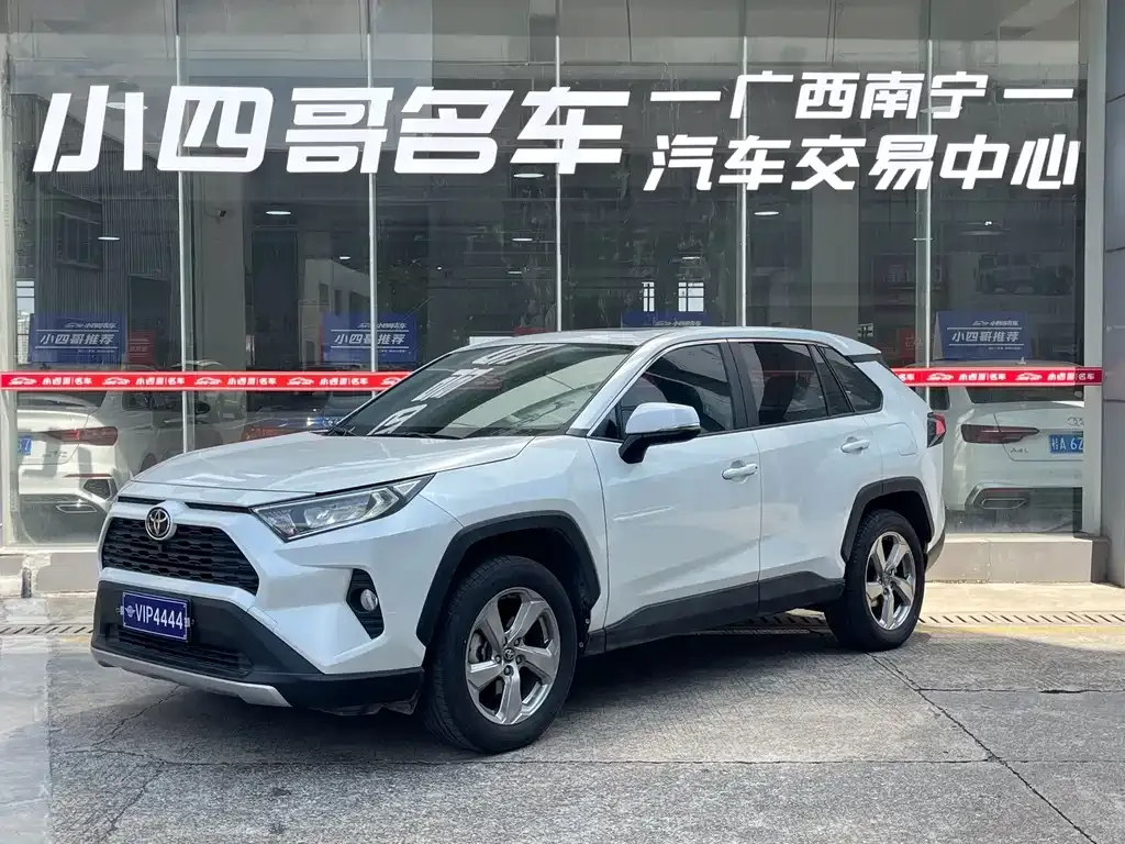 Toyota RAV4 — фото 1