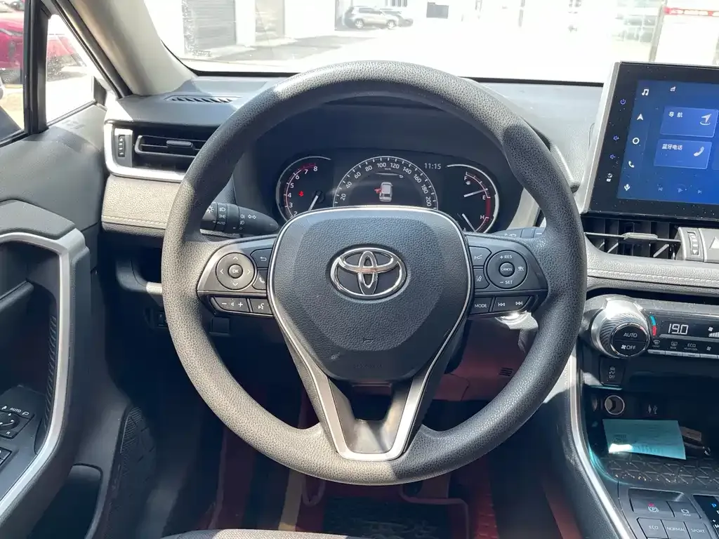 Toyota RAV4 — фото 4