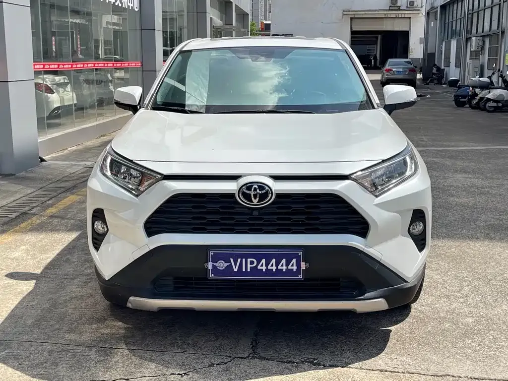 Toyota RAV4 — фото 3