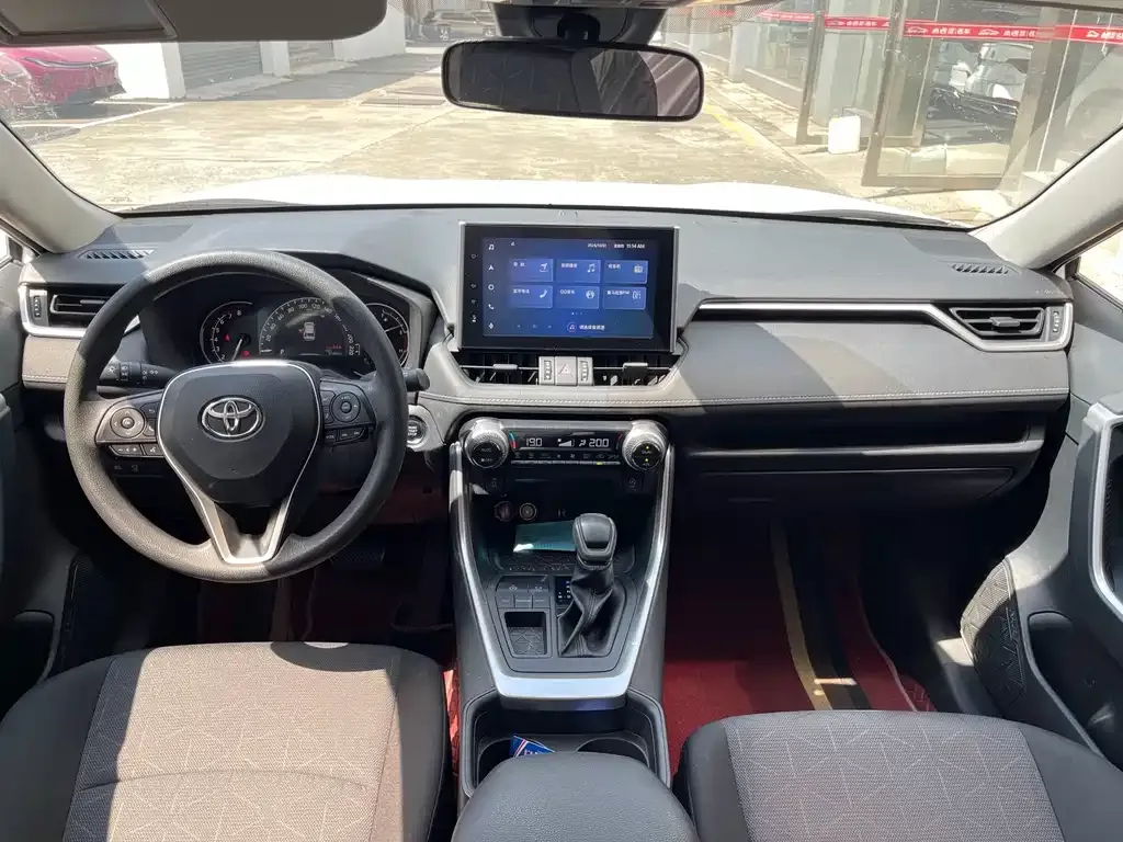 Toyota RAV4 — фото 10