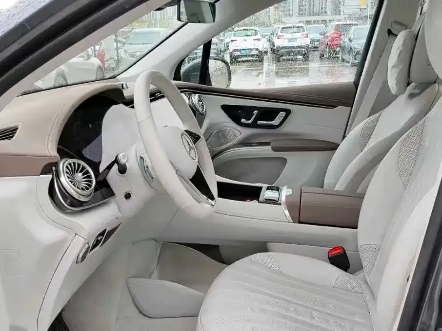 Mercedes-Benz EQS SUV — фото 3