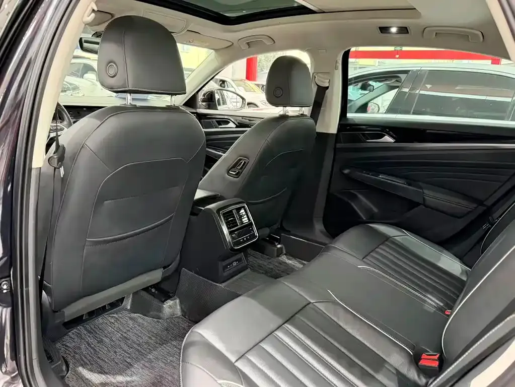Volkswagen Passat — фото 7