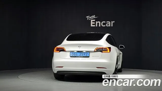 Tesla Model 3 — фото 10