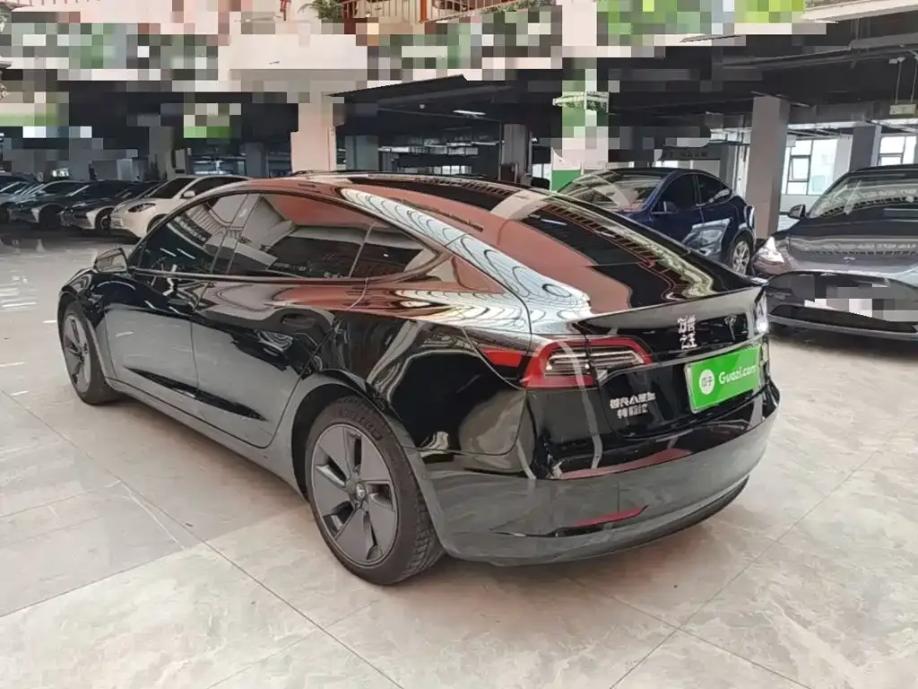 Tesla Model 3 — фото 10