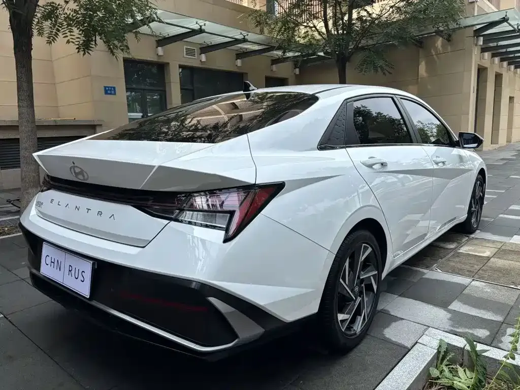 Hyundai Elantra — фото 3