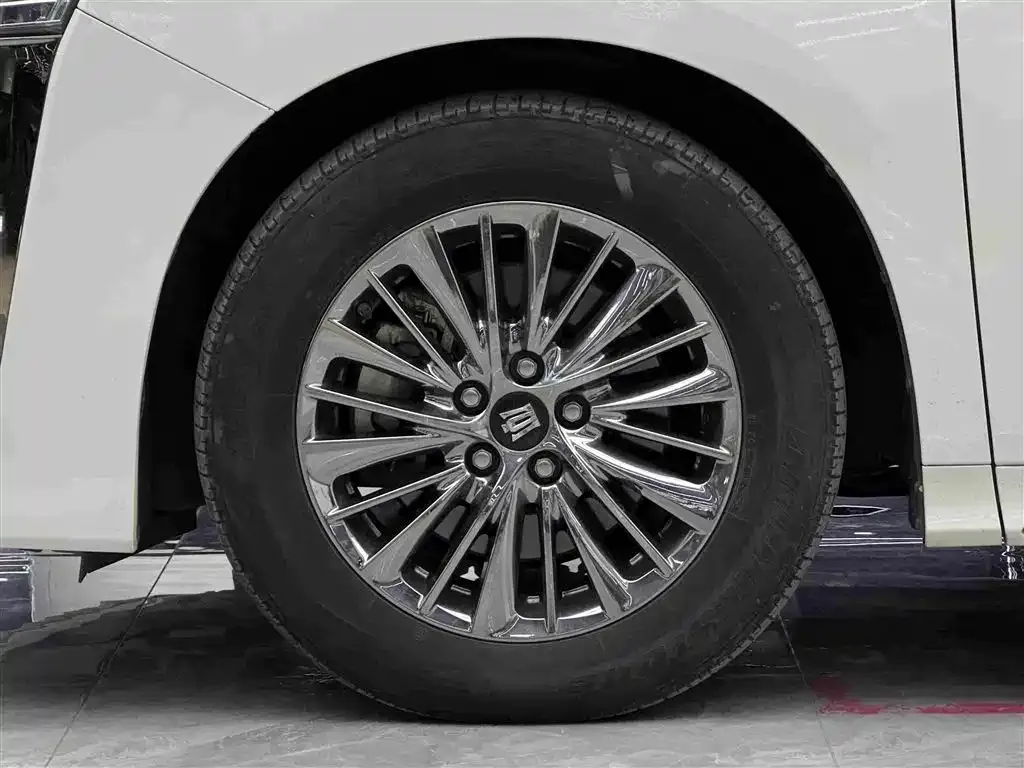 Toyota Vellfire — фото 2