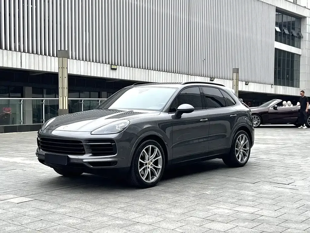 Porsche Cayenne — фото 1