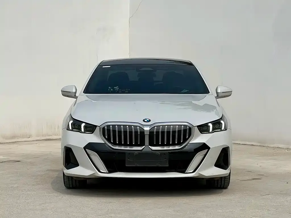 BMW 5 Series — фото 5