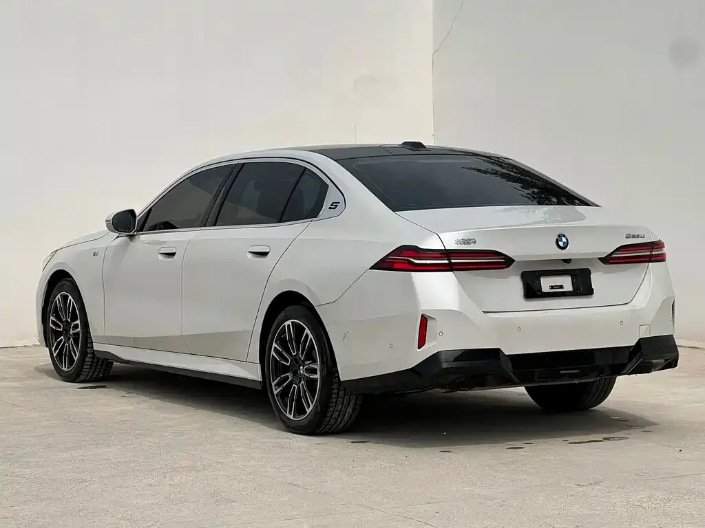 BMW 5 Series — фото 4
