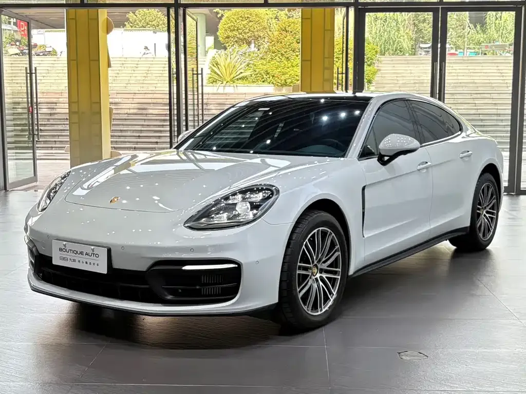 Porsche Panamera — фото 1