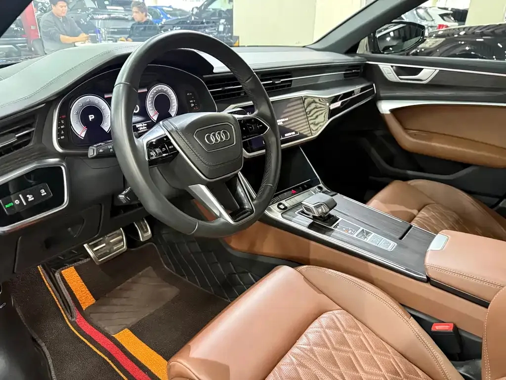 Audi A6L — фото 10