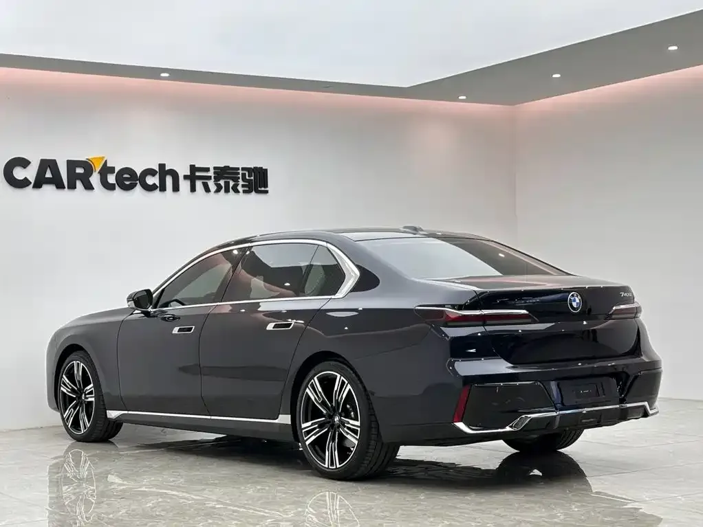 BMW 7 Series — фото 10