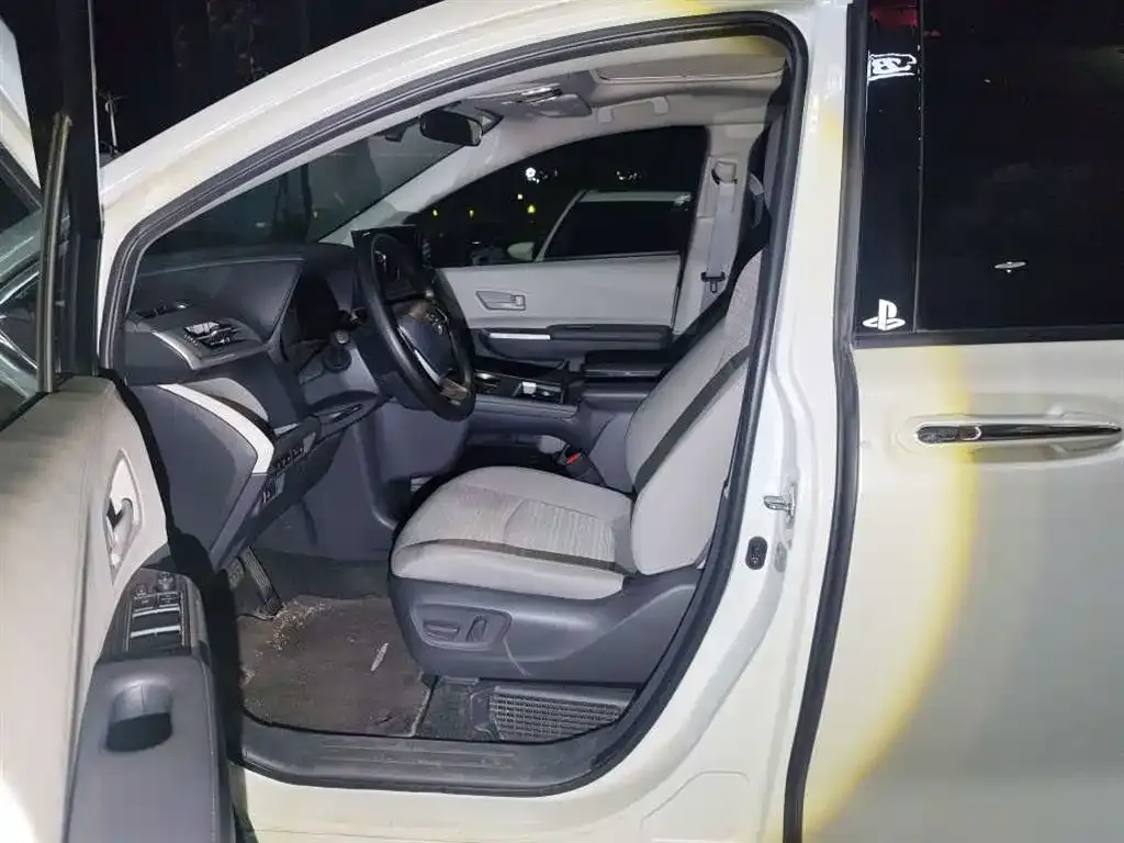 Toyota Sienna — фото 9