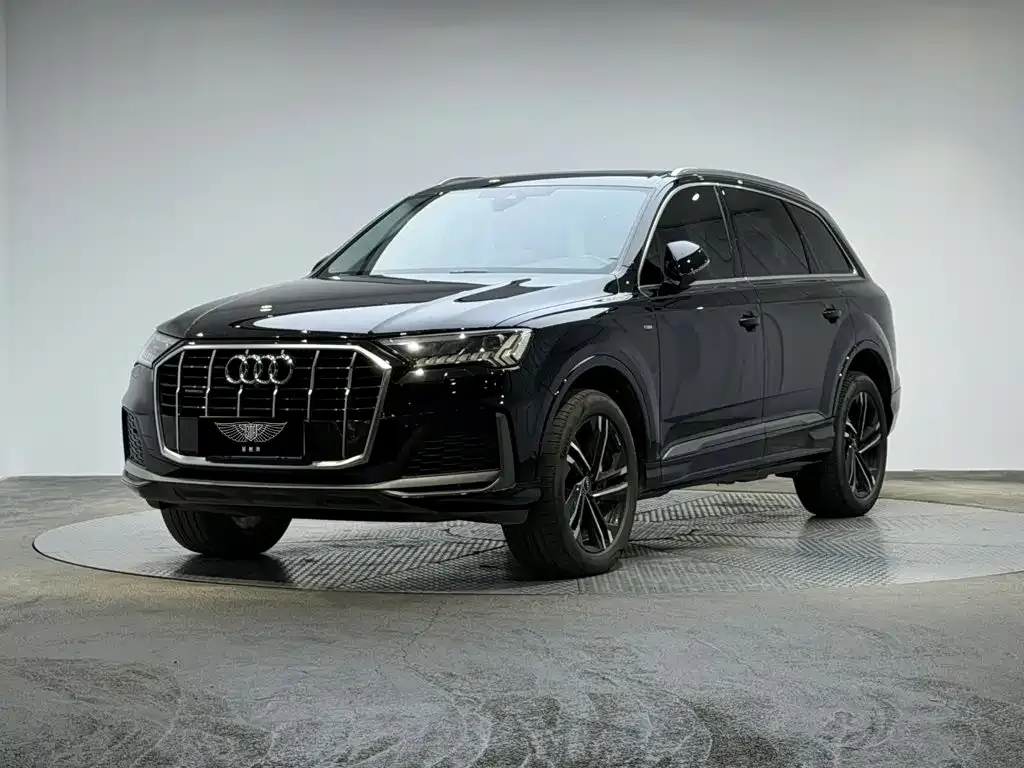 Audi Q7 — фото 1