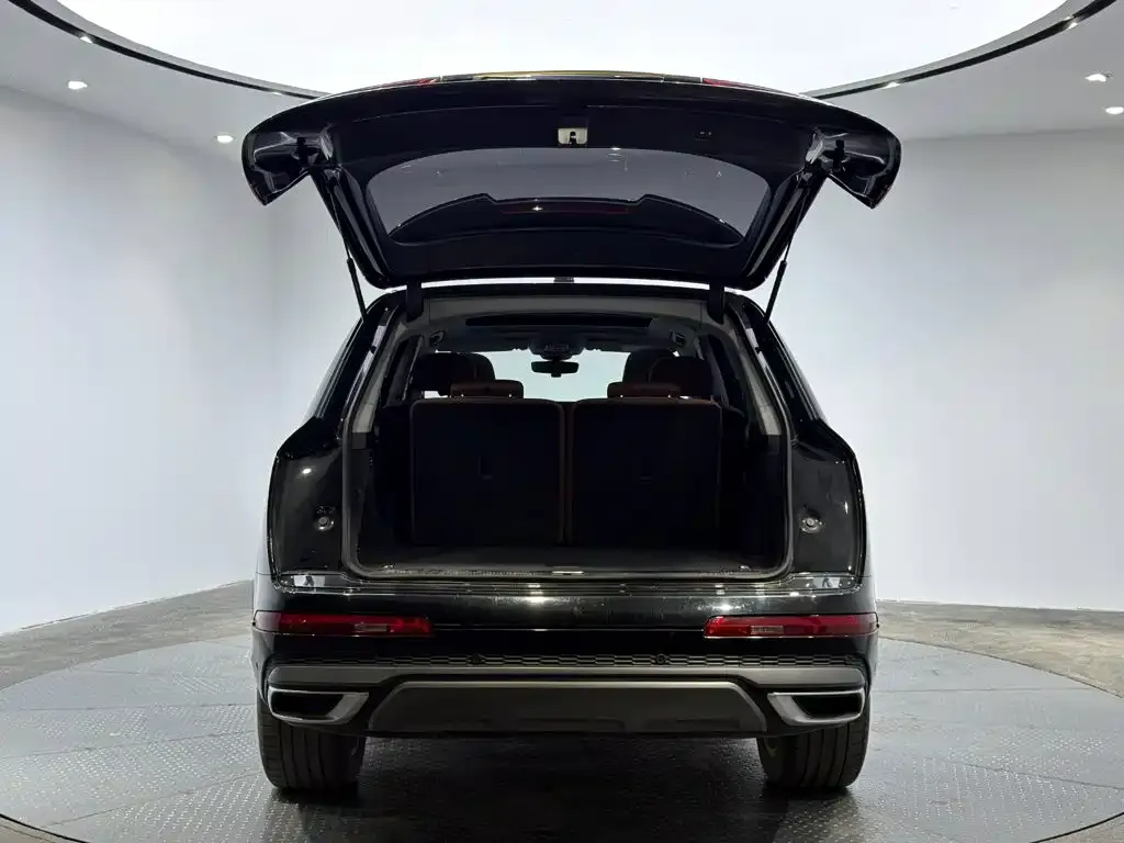 Audi Q7 — фото 10