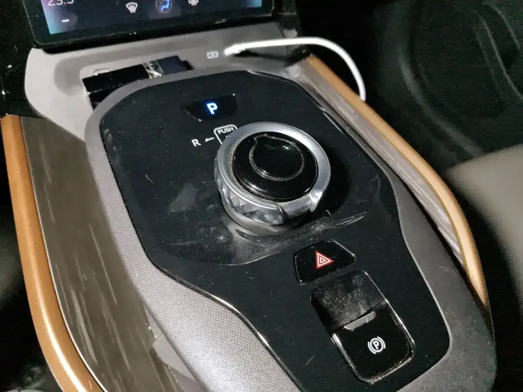 Toyota bZ3 — фото 10