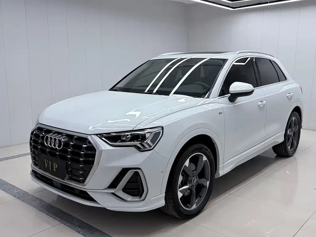 Audi Q3 — фото 1