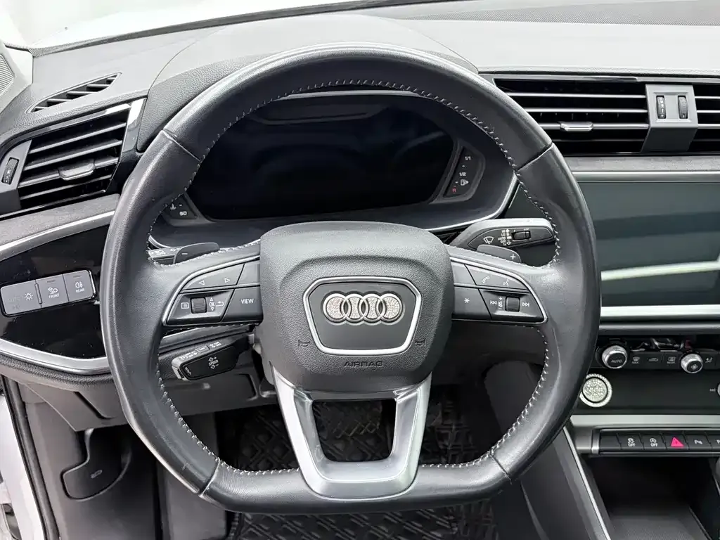 Audi Q3 — фото 5