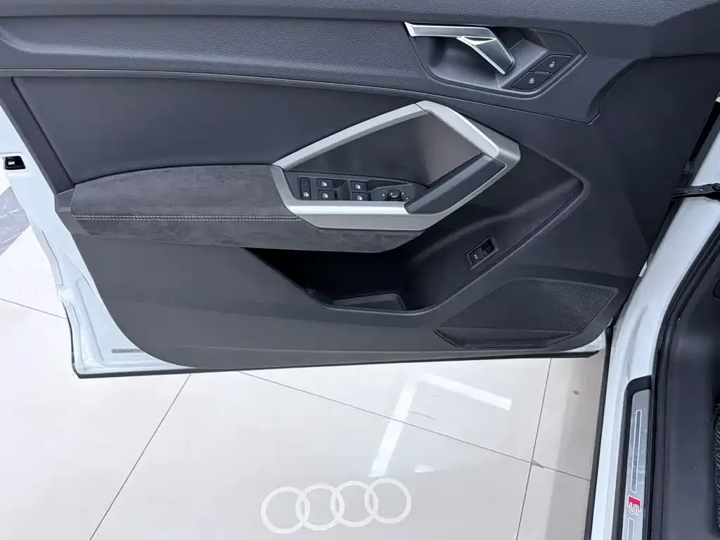 Audi Q3 — фото 6