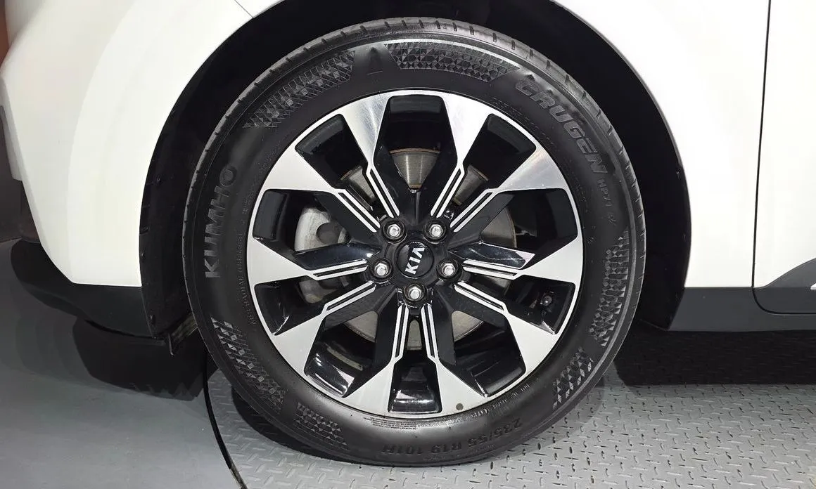 Kia Carnival — фото 10