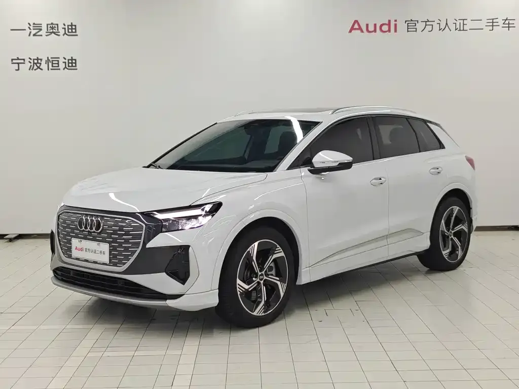 Audi Q4 e-tron — фото 1