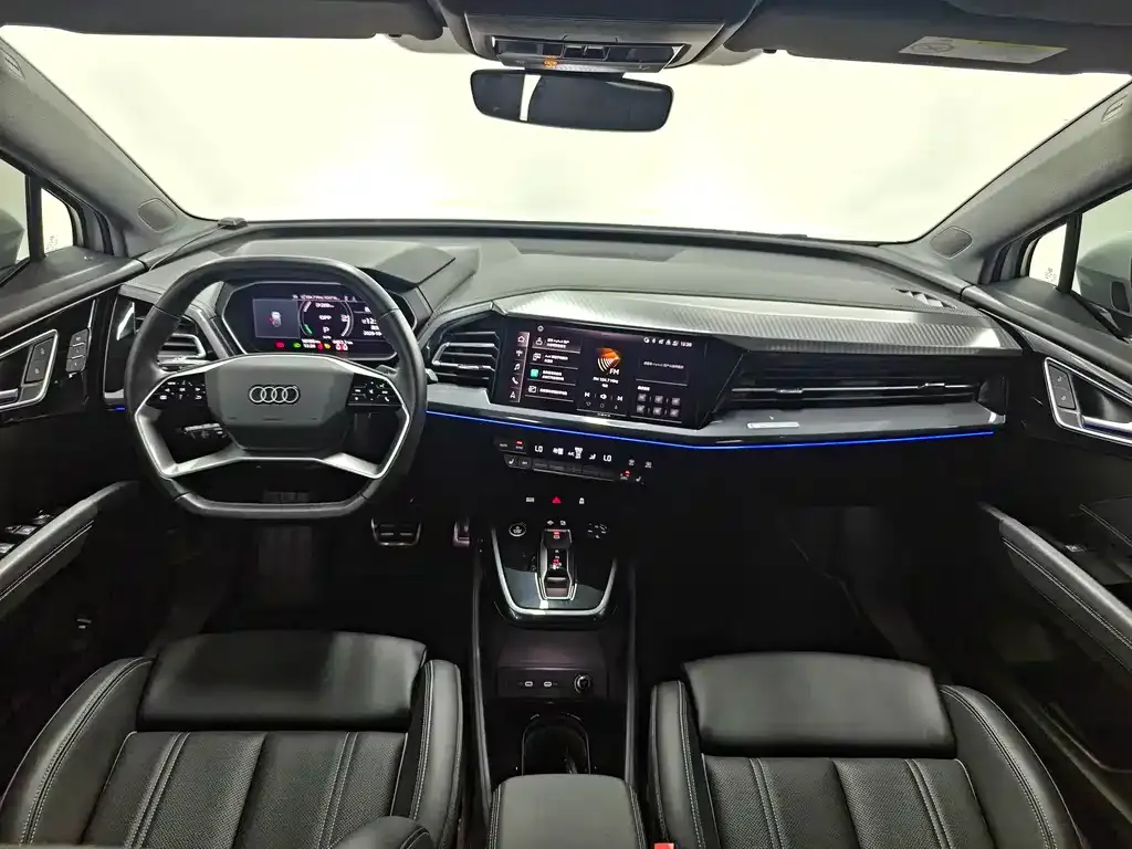 Audi Q4 e-tron — фото 2