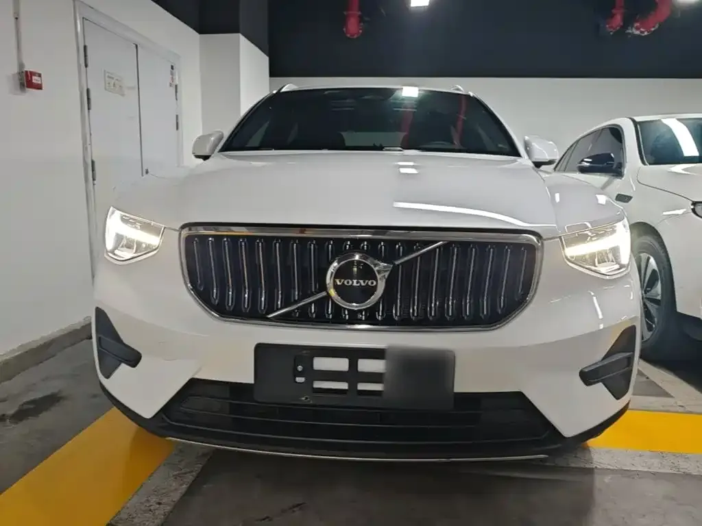 Volvo XC40 — фото 4