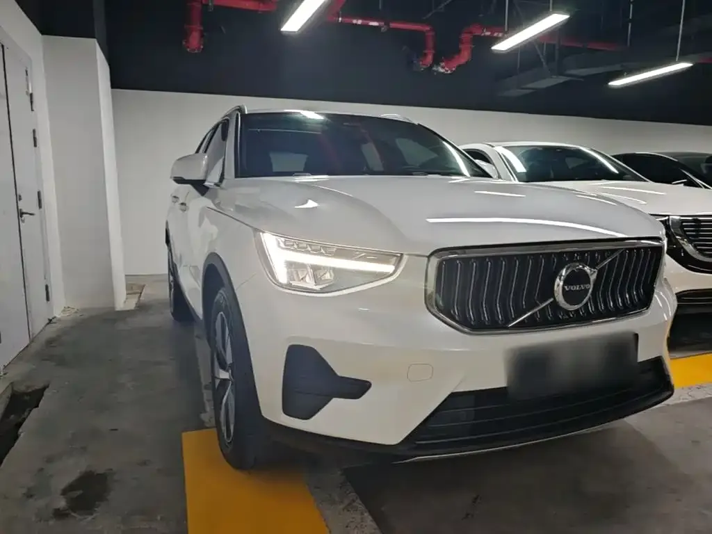 Volvo XC40 — фото 3