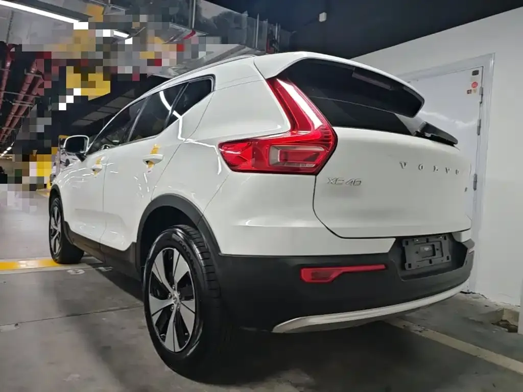 Volvo XC40 — фото 2
