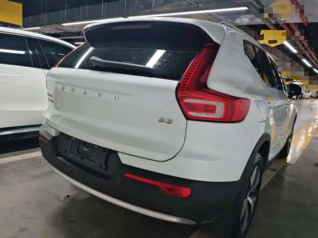Volvo XC40 — фото 6