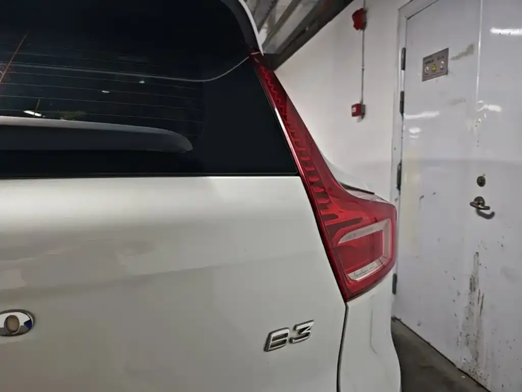 Volvo XC40 — фото 10