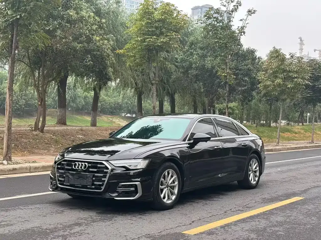 Audi A6L — фото 1