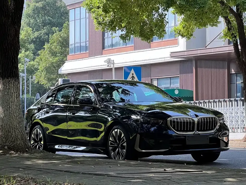 BMW 5 Series — фото 5