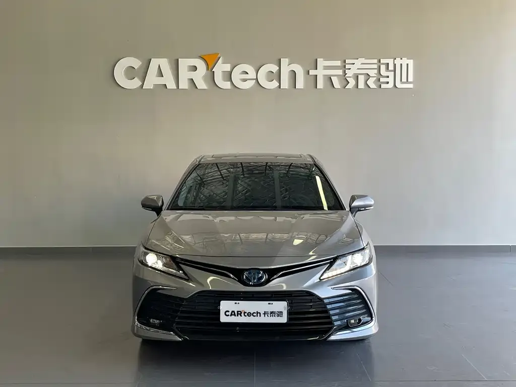 Toyota Camry — фото 10