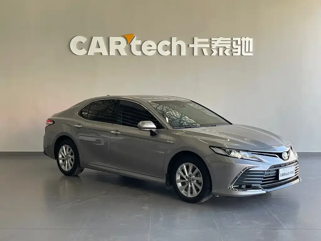 Toyota Camry — фото 4