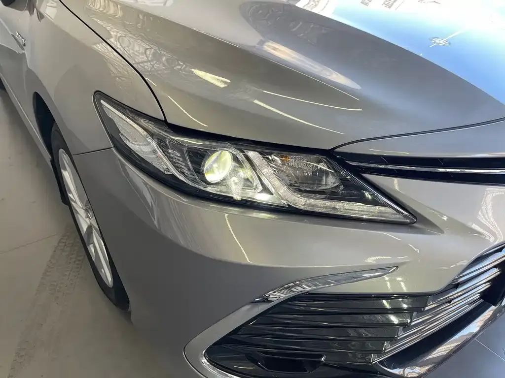 Toyota Camry — фото 9