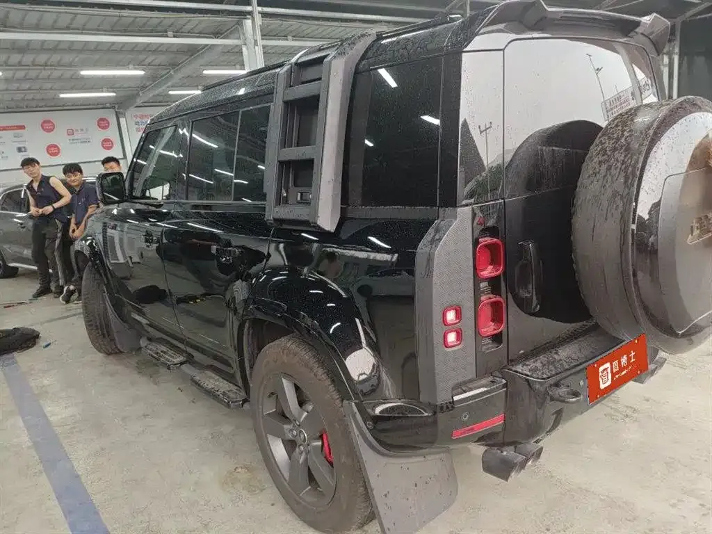 Land Rover Defender — фото 1