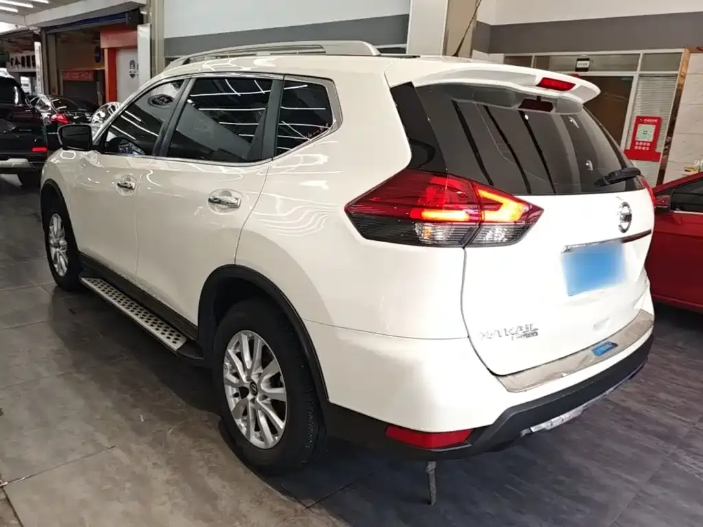 Nissan X-Trail — фото 10