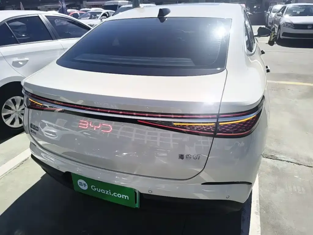 BYD Seal 07 DM-i — фото 9