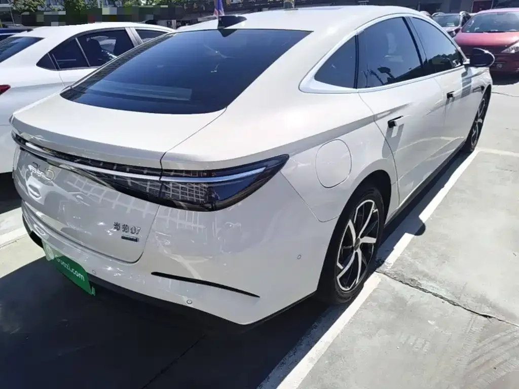 BYD Seal 07 DM-i — фото 7