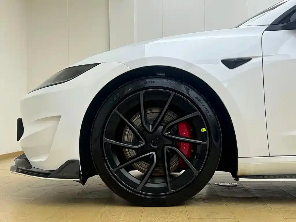 Tesla Model 3 — фото 4